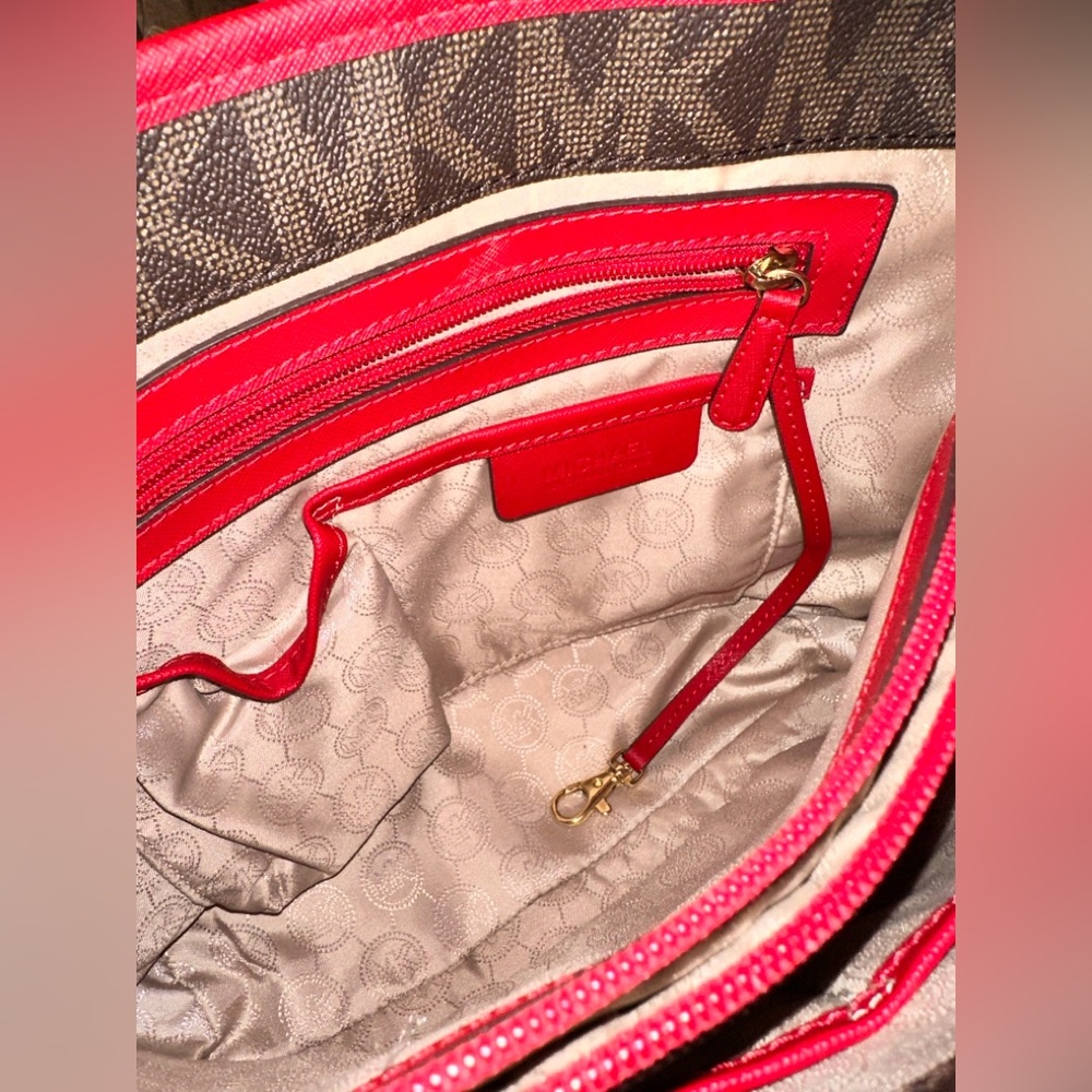 MICHAEL Michael Kors Jet Set Travel Medium
Logo Tote (EUC) - Picture 11 of 15